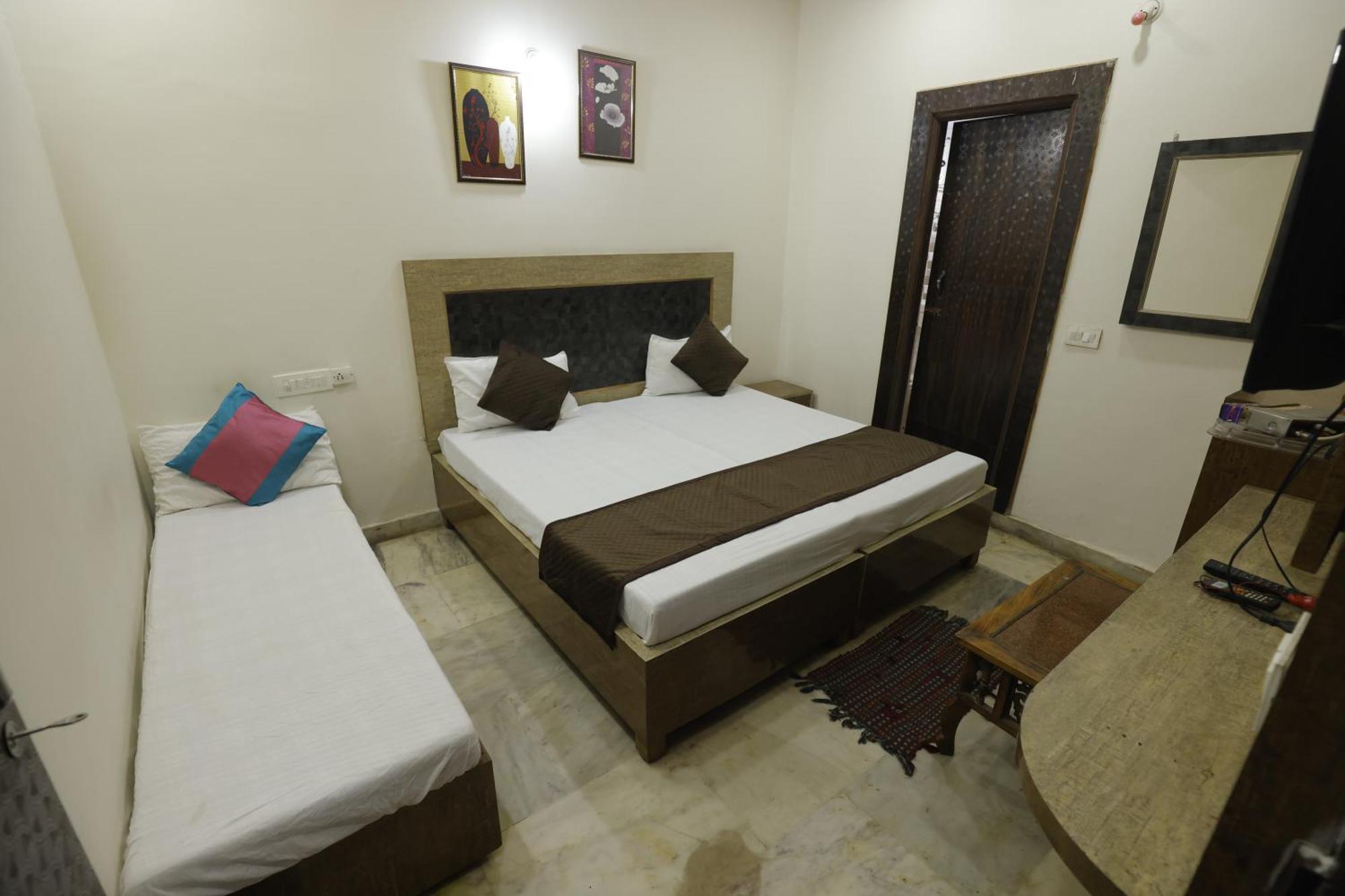 basil inn Agra  Bagian luar foto
